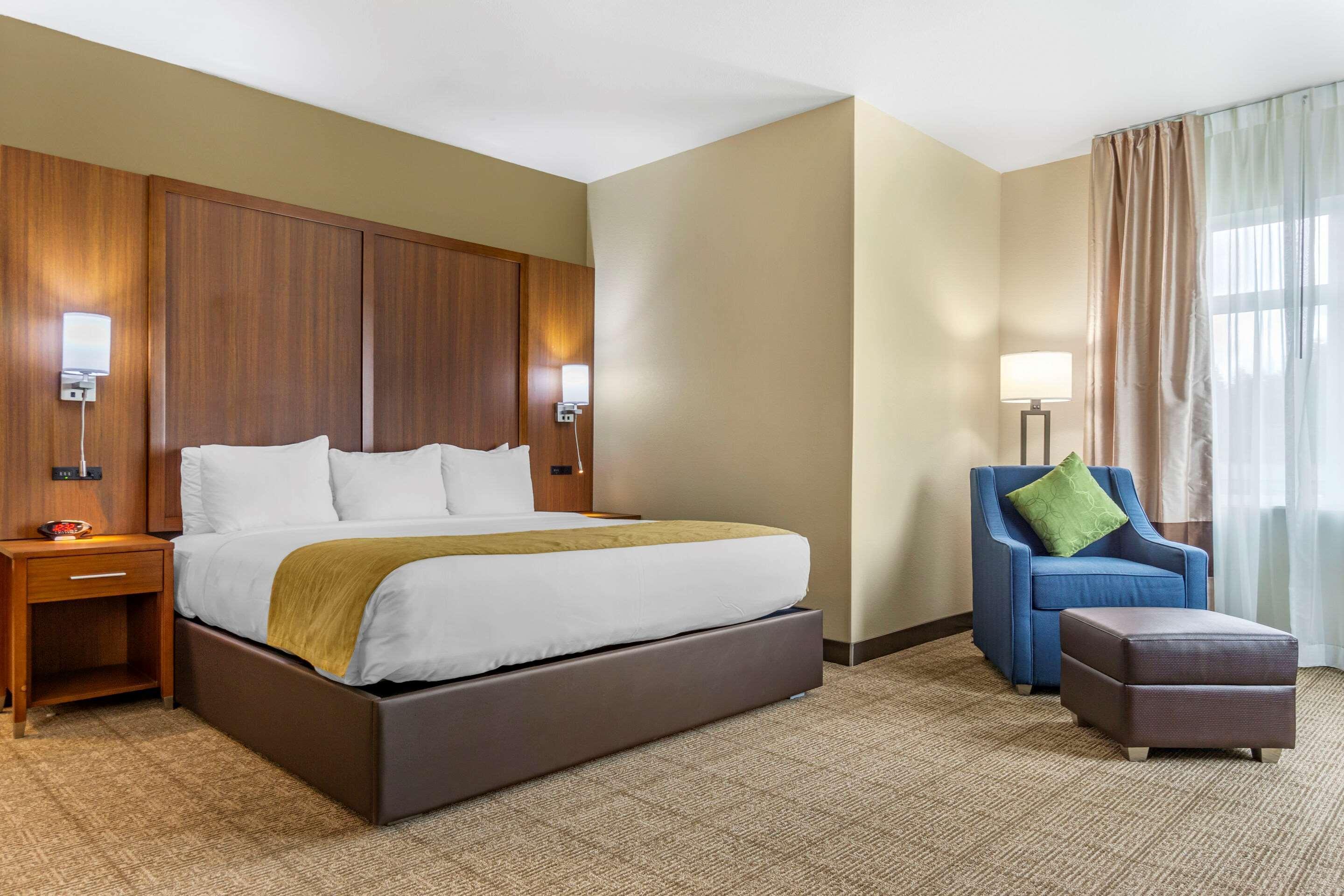 Comfort Inn & Suites Lakewood By Jblm Exteriér fotografie